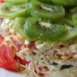 Изумруденият плац - салата от пилешко киви: рецепта за всеки вкус